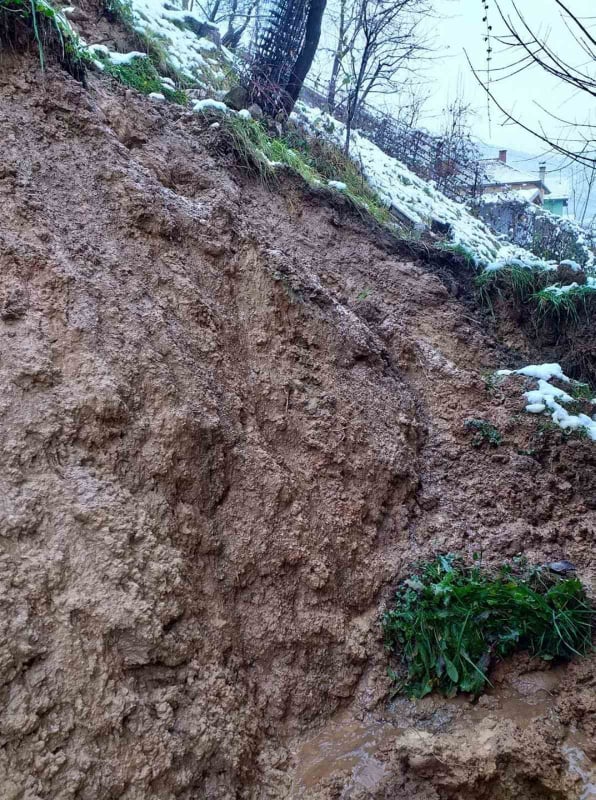 Klizište ugrožava kuću Bećira Obarčanina iz Goražda